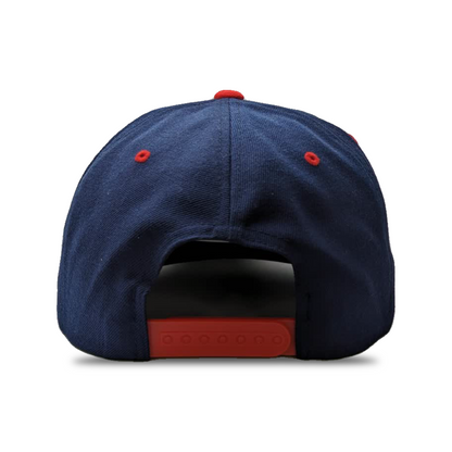 SNAPBACK CON CABEZA DE GOMA MARINO / ROJO