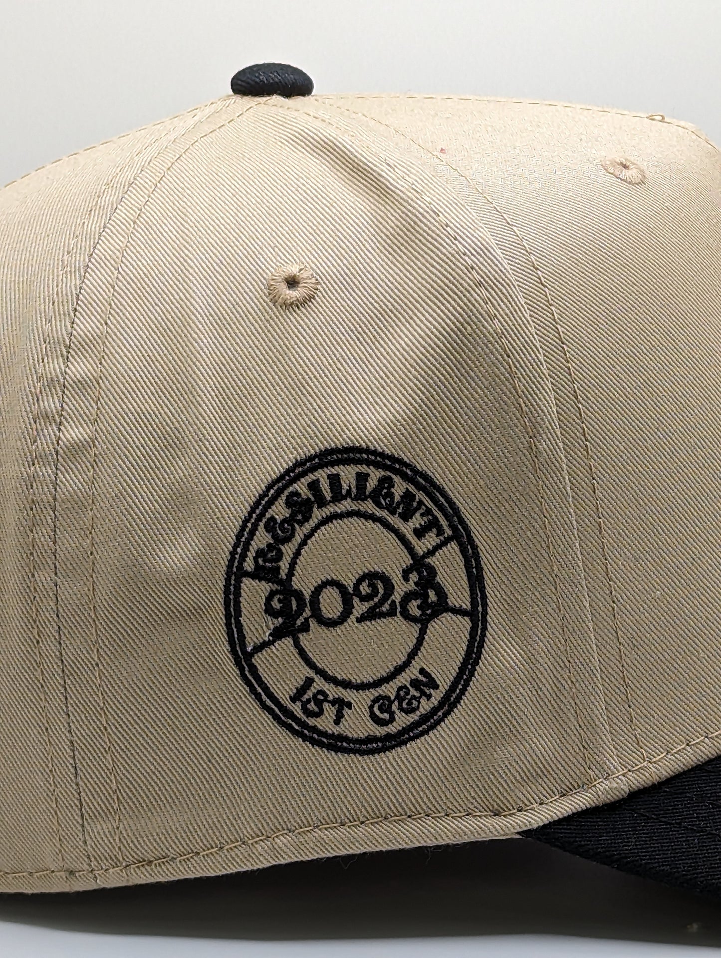 SNAPBACK RESILIENTE 23 TAN / NEGRO