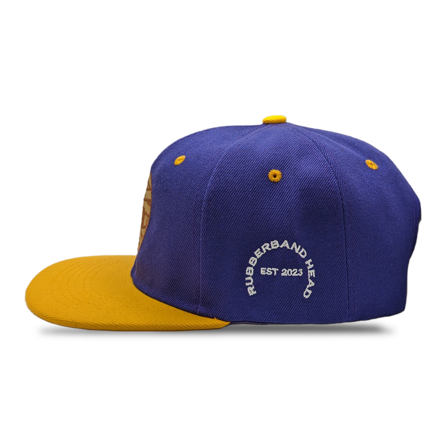 SNAPBACK CON CABEZA DE GOMA MORADO / DORADO