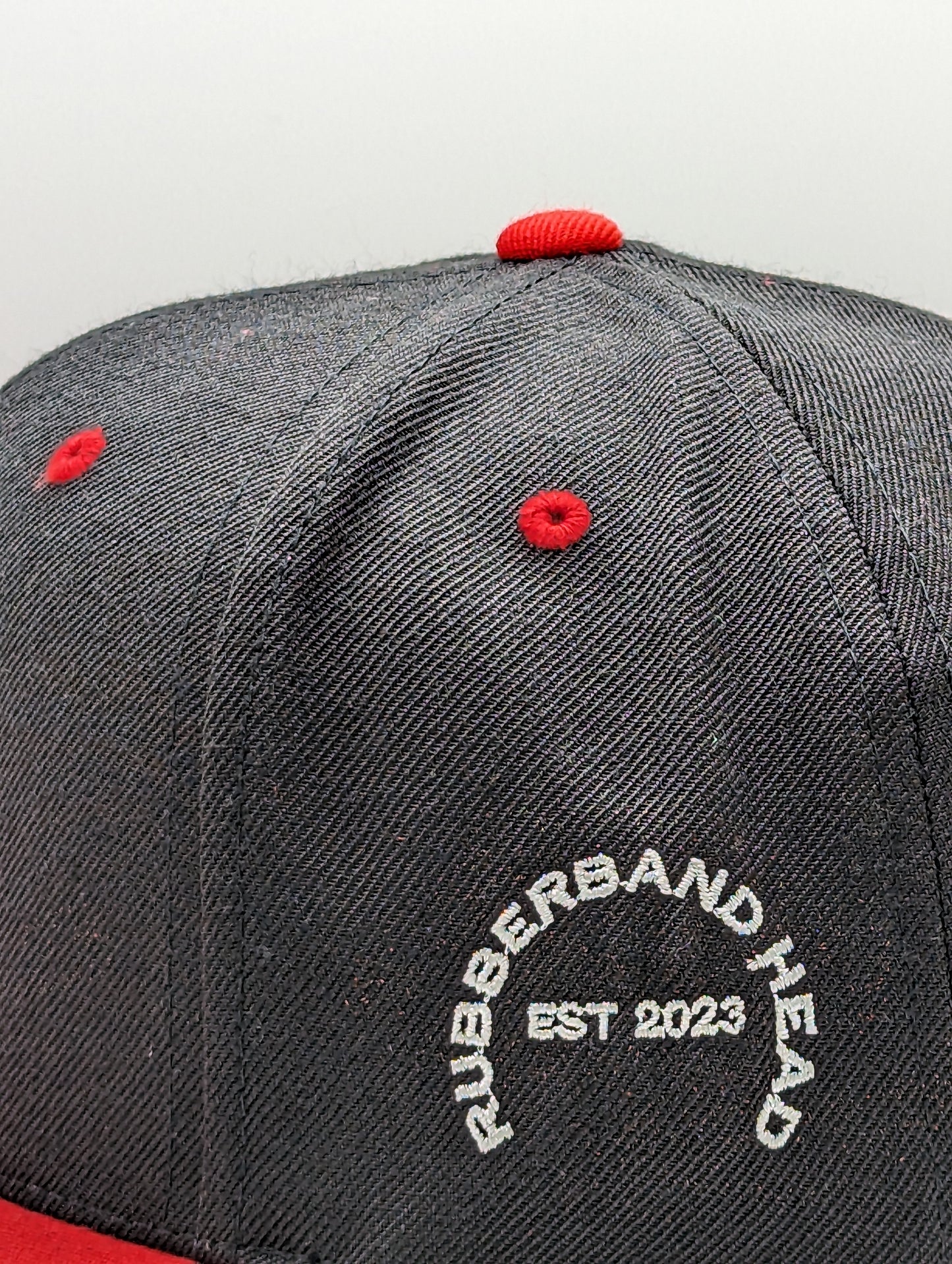 BLACK / RED RUBBERBAND HEAD SNAPBACK